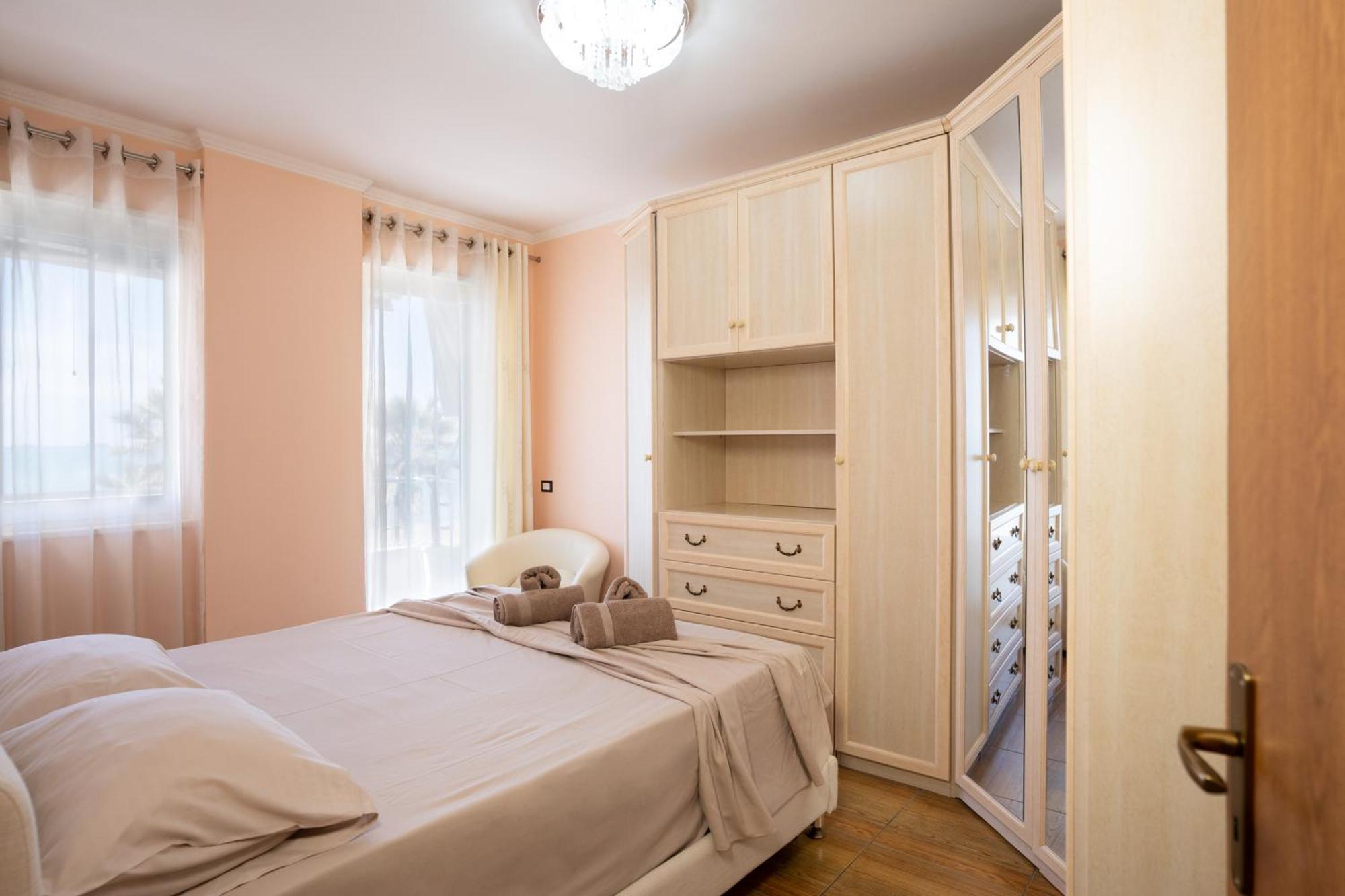 Sea View-Apartment On The Beach - Durrs2 Дуррес Экстерьер фото